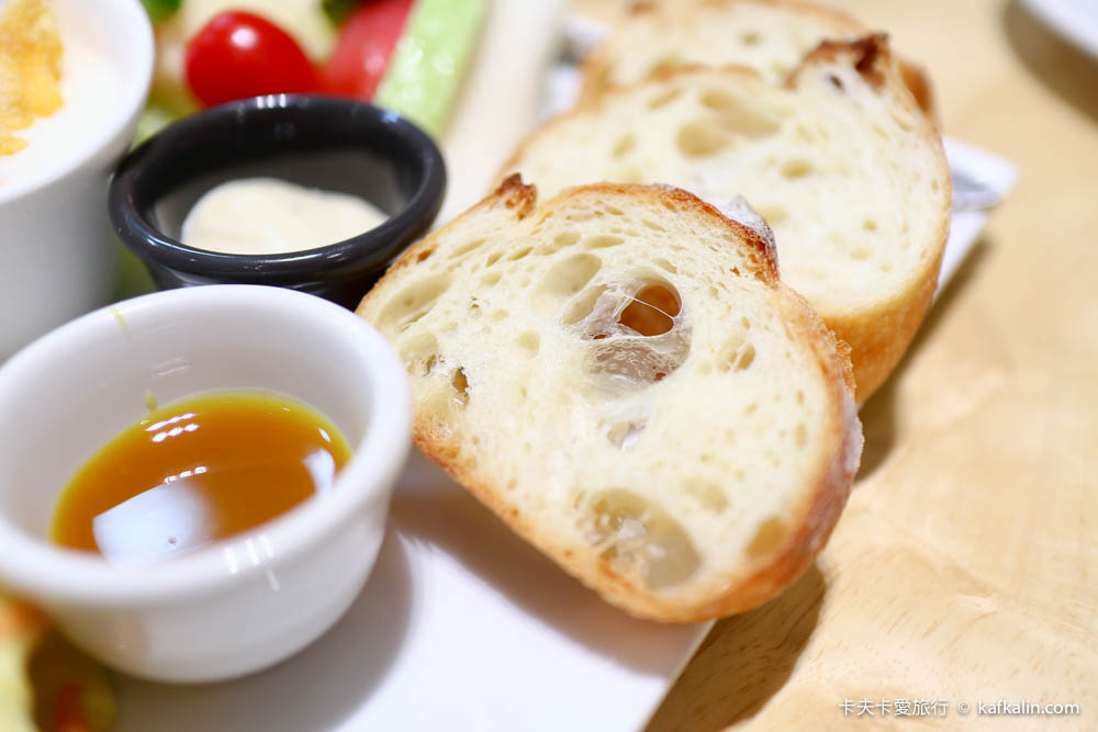 【宜蘭早午餐】日初食氛｜手作貝果法式長棍地瓜吐司給家人吃的麵包