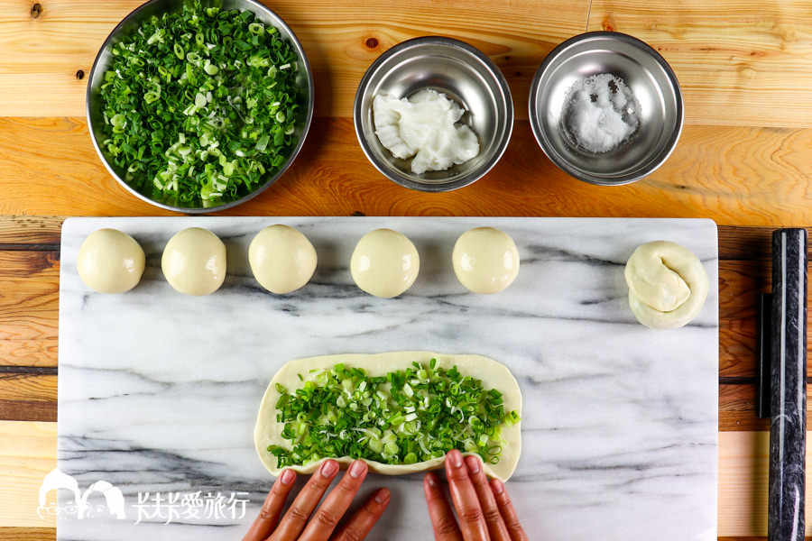 【料理食譜】宜蘭三星蔥油餅｜簡單3步驟就上手！DIY做法大公開在家輕鬆做 - kafkalin.com