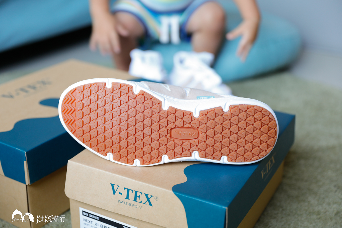 V-TEX防水鞋實穿評價，V-TEX N21系列防水鞋好穿搭簡約設計優點缺點心得 - kafkalin.com