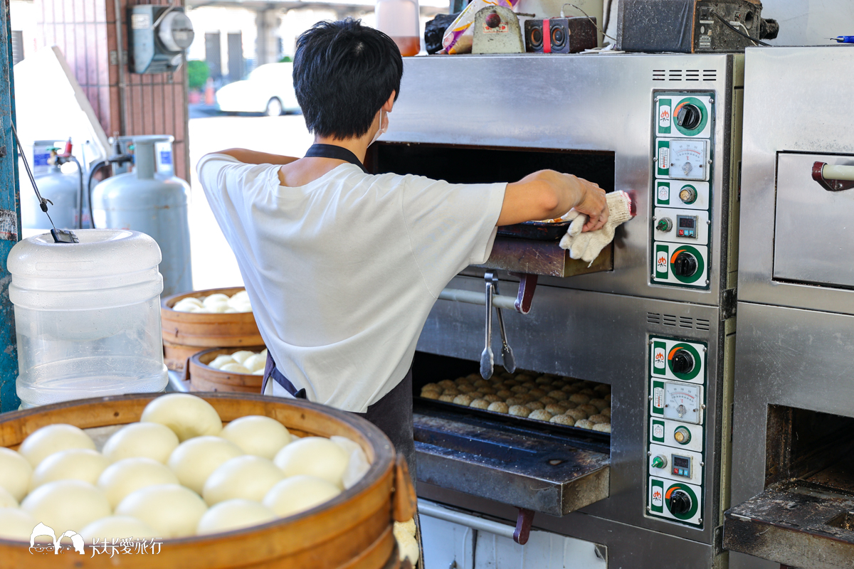 羅東銅板美食推薦，阿賢五結碳烤燒餅店，在地人最愛限量小蔥餅和鮮肉餅