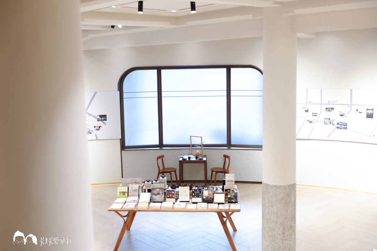 台中質感百年書店-中央書局，日本時代風格老建築古蹟咖啡餐廳