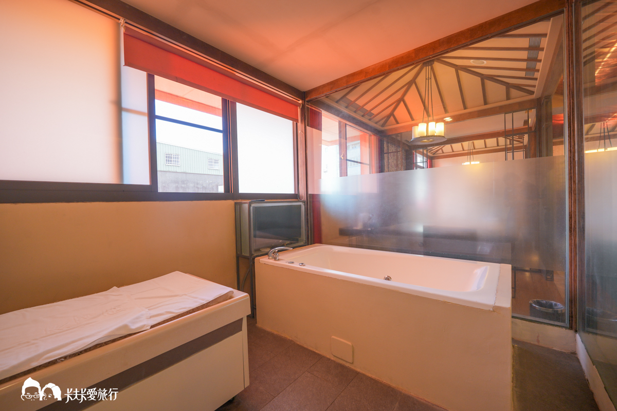 宜蘭汽車旅館天下居行館，質感宮廷風按摩浴缸獨立烤箱訂房評價